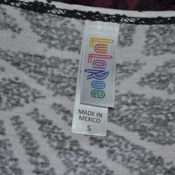 LuLaRoe Short Sleeve Tee - Picture 4 of 4